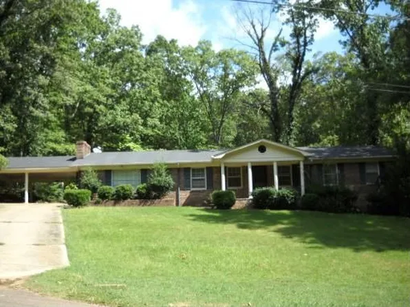 141 Pecan St, Selmer, TN 38375