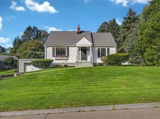 57 Craig Ln, Trumbull, CT 06611