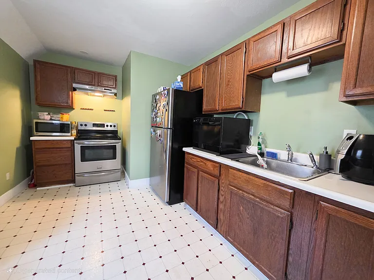 463 Lake Ave #2 — Photo 3