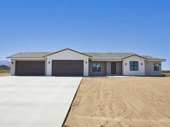 7957 Arrowhead Rd, Phelan, CA 92371