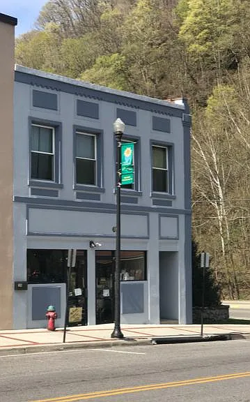 204 Main St — Photo 1