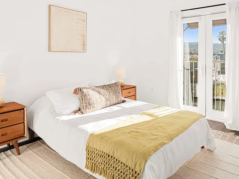 Eddy Redondo Residences — Photo 44