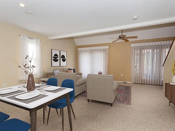3rd image of 31 Greenwood Village St S #31