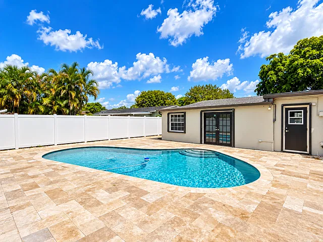 3 bed, 1.5 bath, 1100 sqft, $3,100 — Photo 1