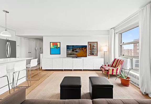 2nd image of 100 La Salle St APT 18F