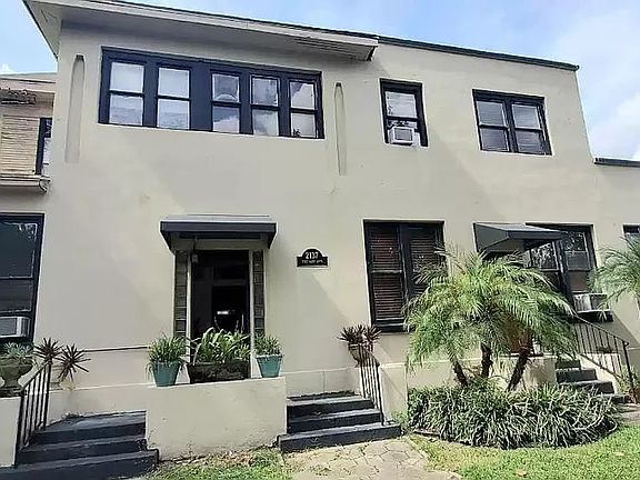 2nd image of 2137 Oak St APT 4