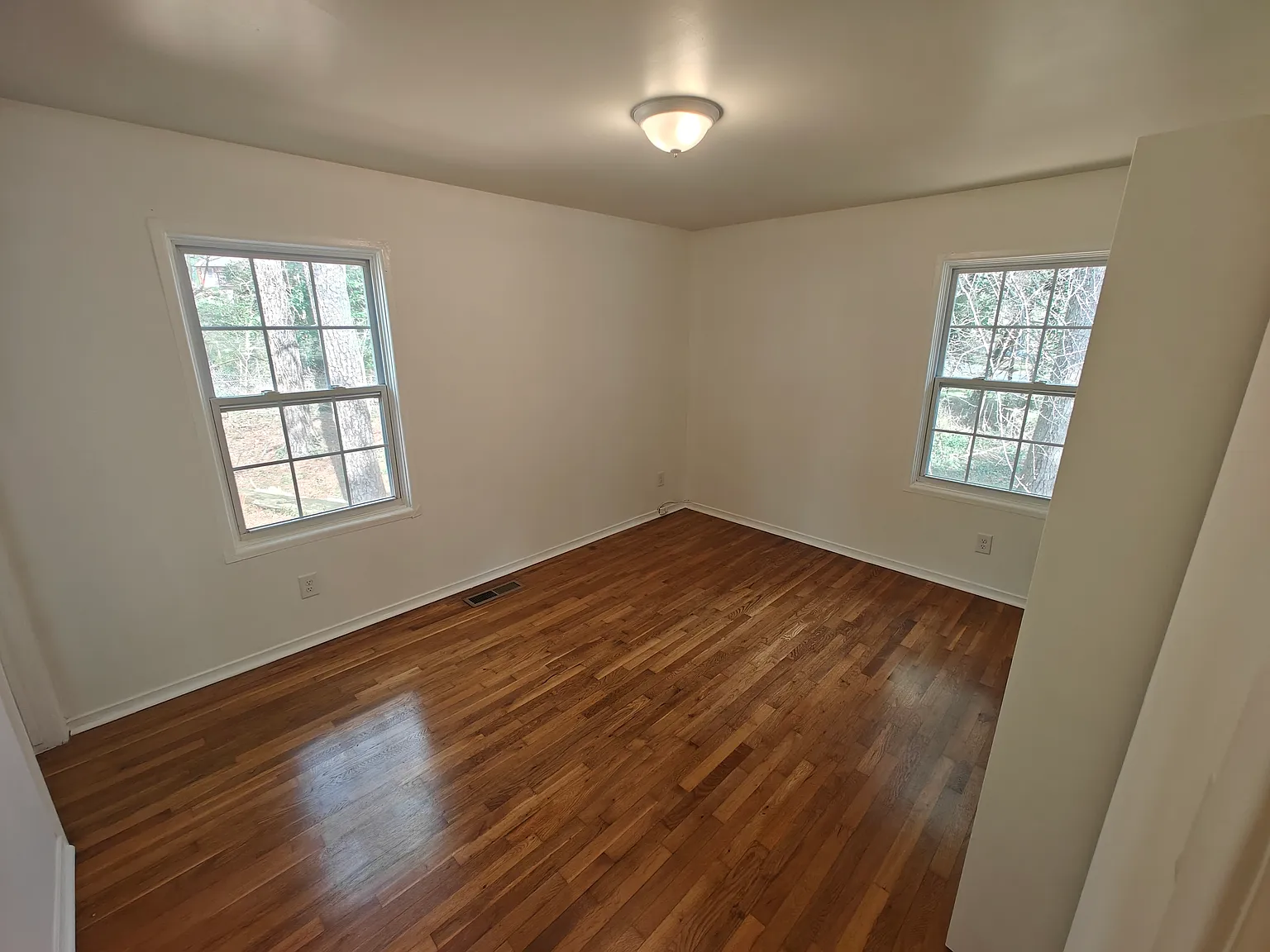 5 bed, 2015 sqft, $2,700 — Photo 3