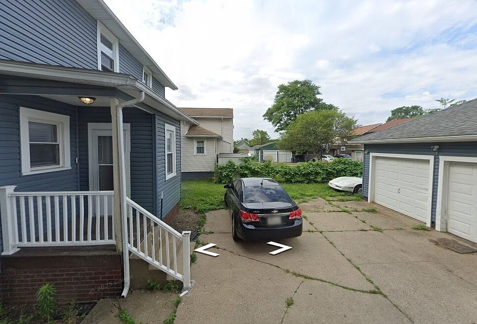 2nd image of 611 Forest Ave SW