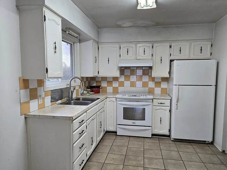 2707 Vian St — Photo 10