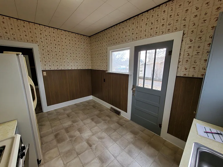 126 S Bernard St — Photo 9