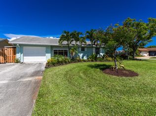 9053 SE Sandridge Ave, Hobe Sound, FL 33455