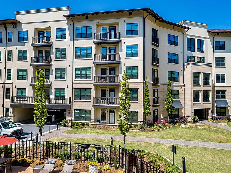 Blaine Buckhead West — Photo 15