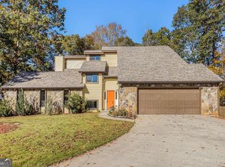 400 Old Tree Trce, Roswell, GA 30075