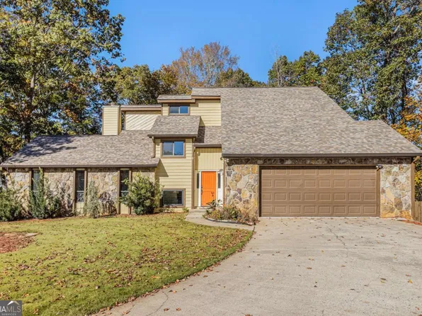 400 Old Tree Trce, Roswell, GA 30075