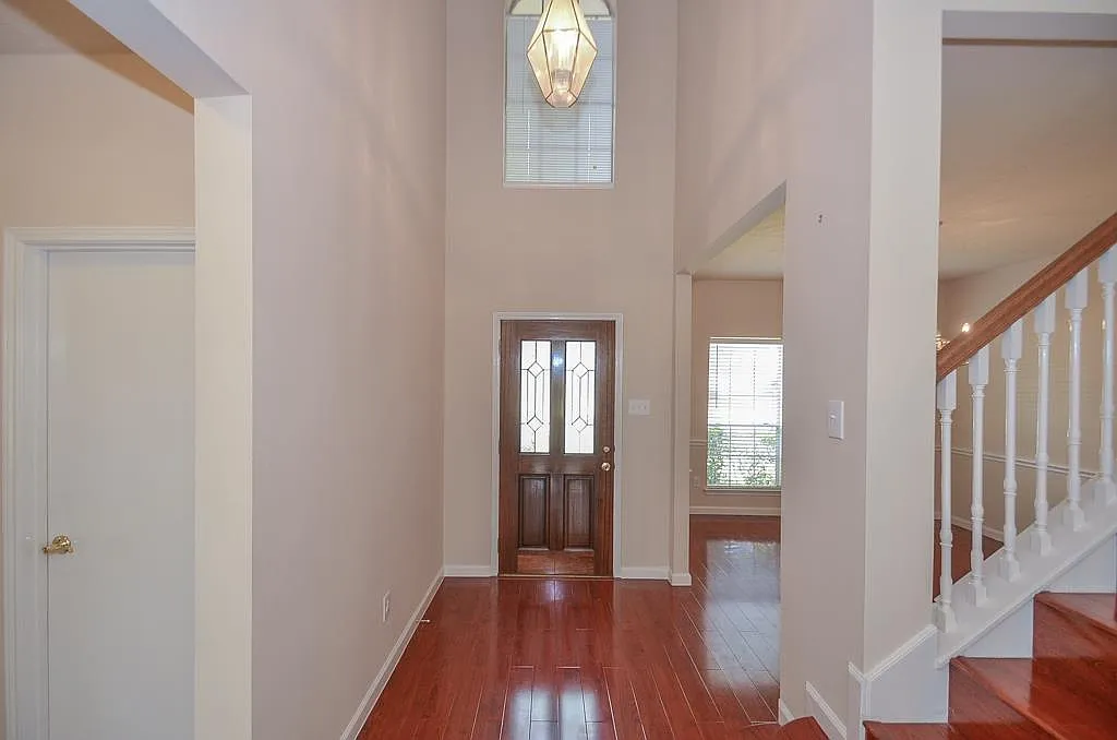 4 bed, 2.5 bath, 2396 sqft, $2,450 — Photo 3