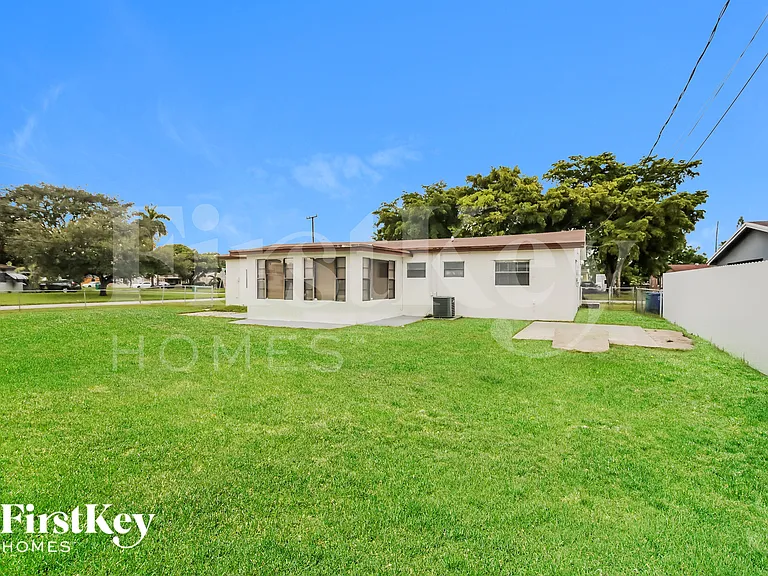 6548 SW 26th St — Photo 15
