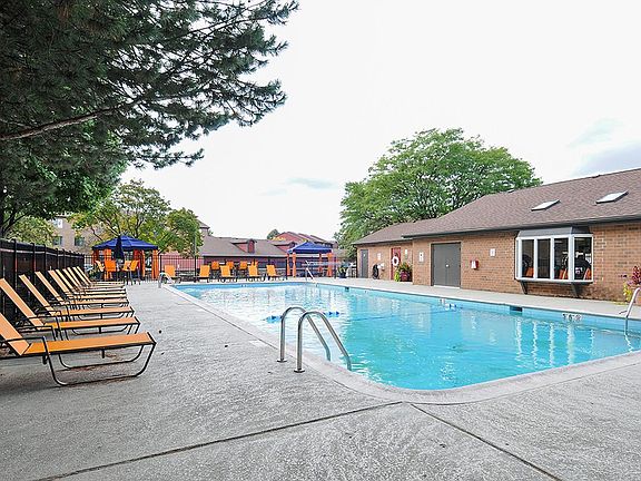 5th image of 1486 Fairway Dr APT 102