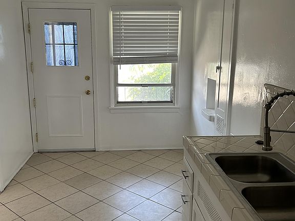 5th image of 8405 Crenshaw Dr #1/2