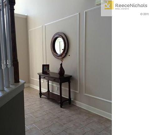 Classic Front Entry Way - High Vaulted Ceilings - Ceramic Tile