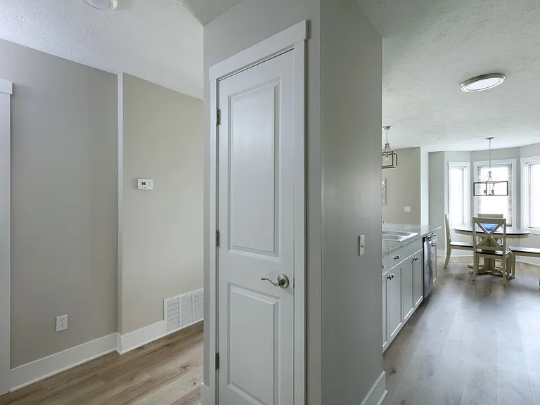 Oak Tree Apartments — Photo 27