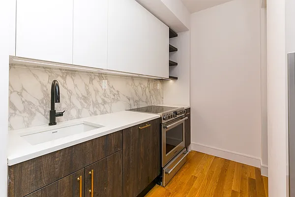 Rented by Nooklyn NYC LLC | media 113
