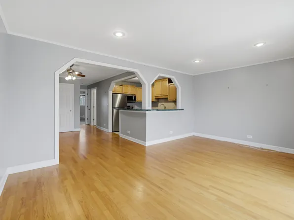 2413 Randall Ln, Arlington Heights, IL