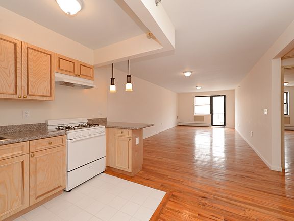 5th image of 36 Hilton Ave APT 311