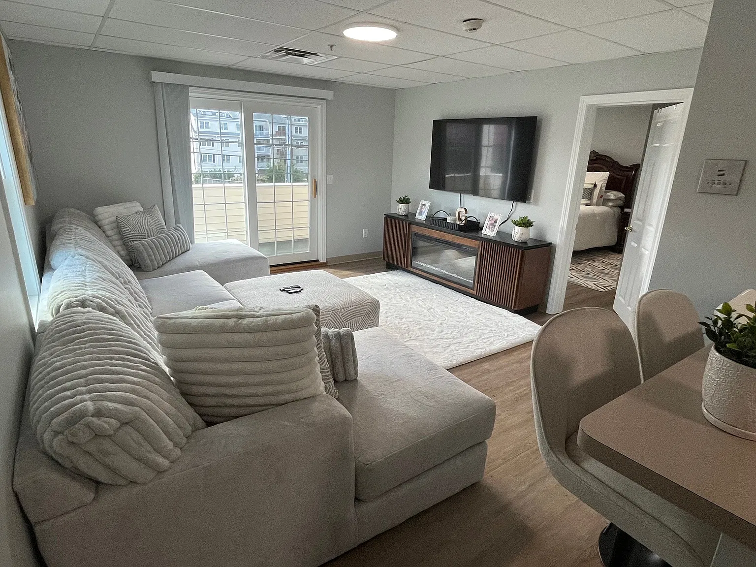 1 bed, 725 sqft, $1,950 — Photo 1