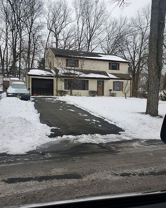 1st image of 20 Melrose Dr