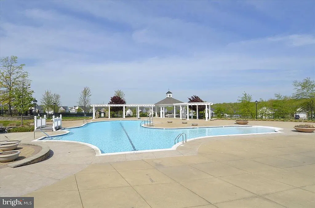 2 bed, 2.0 bath, 1737 sqft, $2,800 — Photo 3
