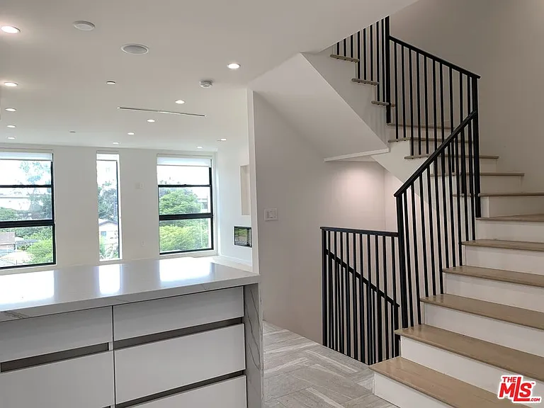 11341 Pearl St — Photo 30