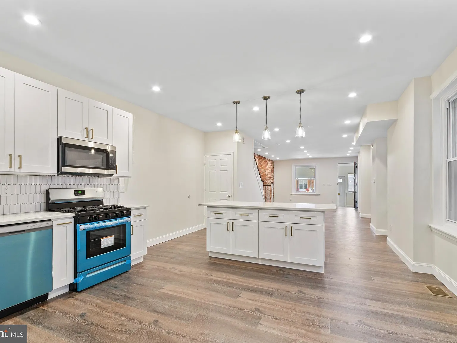 4 bed, 2.5 bath, 1650 sqft, $3,500 — Photo 4