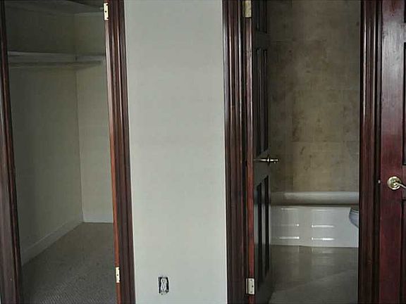 5th image of 2900 NE 30th St #M3