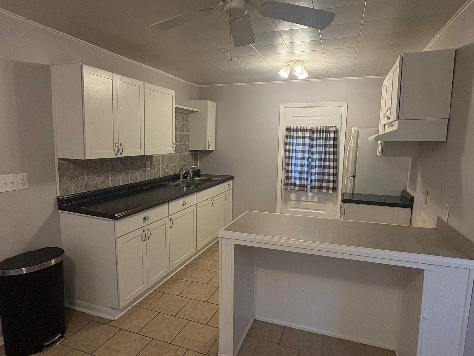 2 bed, $950 — Photo 2