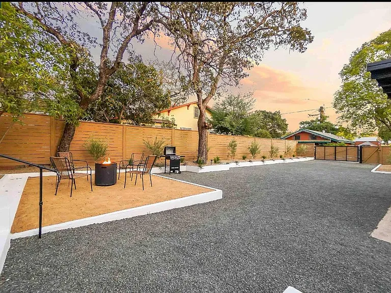608 Baines Ave — Photo 4