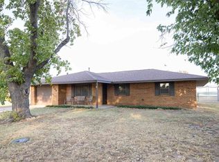 724 S Peach Ave, Newkirk, OK 74647