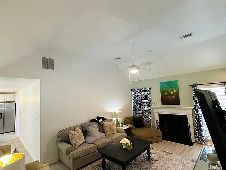 103 Meadow Creek Dr — Photo 4