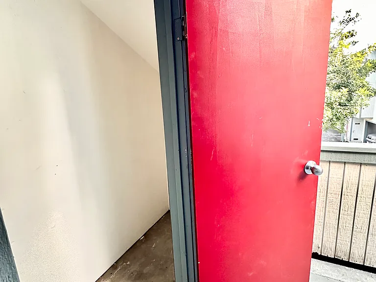 Wall Cmn — Photo 15