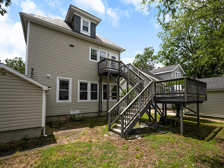 220 E Randall Ave — Photo 3