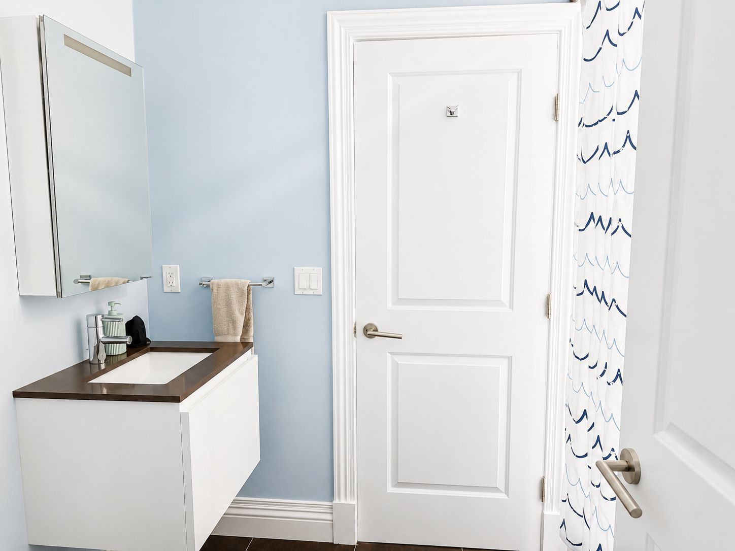  Shared bathroom for Guest room 2 and 3