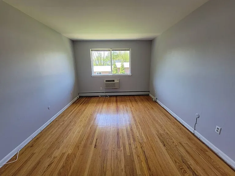 85 Lawrence Rd — Photo 28