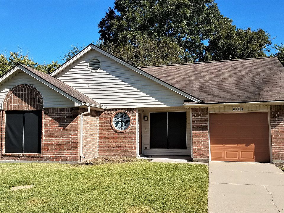 1st image of 1035 Oxford Dr