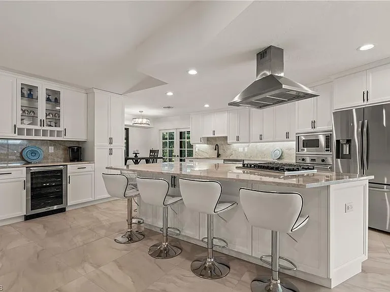 2307 Queens Way — Photo 11