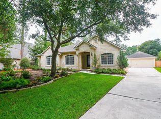18 E Knightsbridge Dr, Conroe, TX 77385