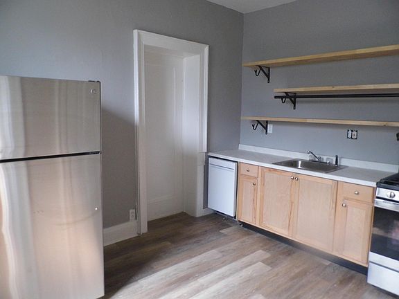 5th image of 267 Elmwood Ave APT B