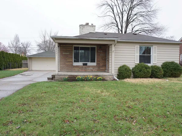 22401 Gaukler St, Saint Clair Shores, MI 48080