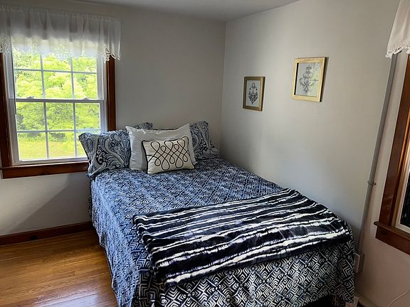 2nd image of 875 Millers Cottage Ln
