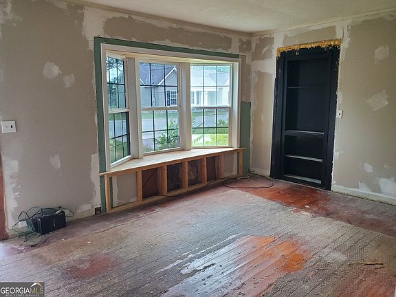 4th image of 219 Cypress St