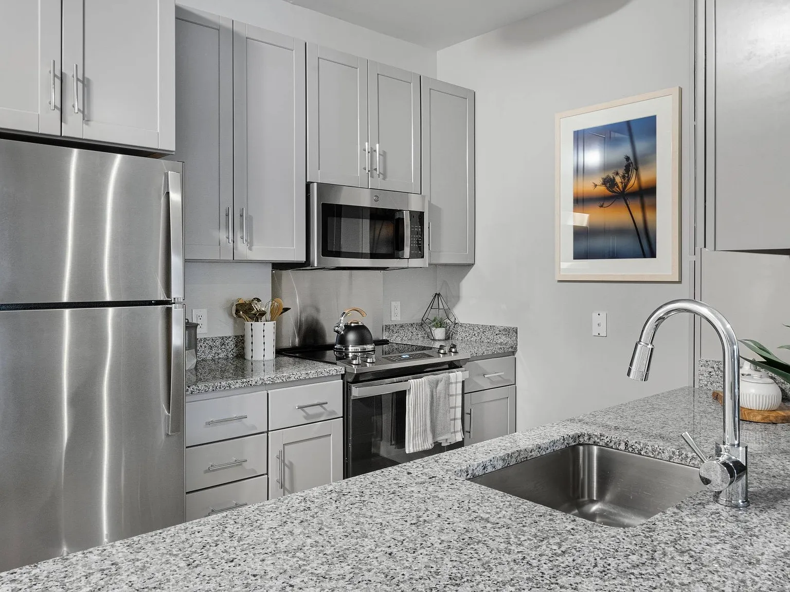 Traders Row — Photo 2