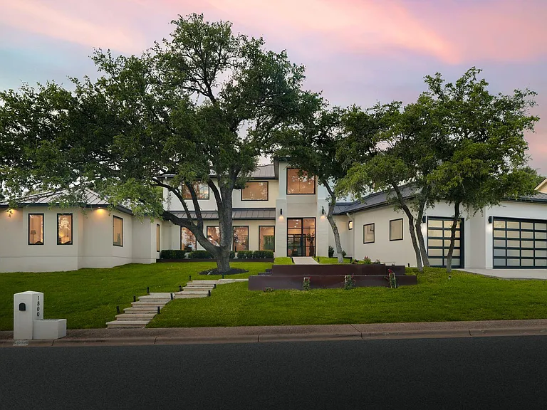 1800 Bay Hill Dr — Photo 1